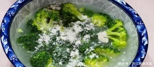 西兰花|清水洗西兰花,比没洗还脏,教你3个小妙招,虫卵污垢自动溜出来!