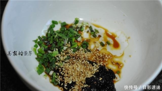 秋天|馄饨汤这么调，简单好味道，几种调料，开水一冲，比骨头汤还鲜！