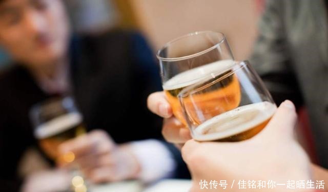 喝完|喝完酒后有这4个表现,说明你并不适合喝酒,尽早戒掉