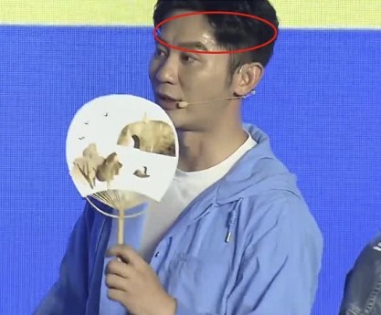  汗如雨下|这节目有毒啊！大热天室内录制，嘉宾汗如雨下，全程用扇子扇风！