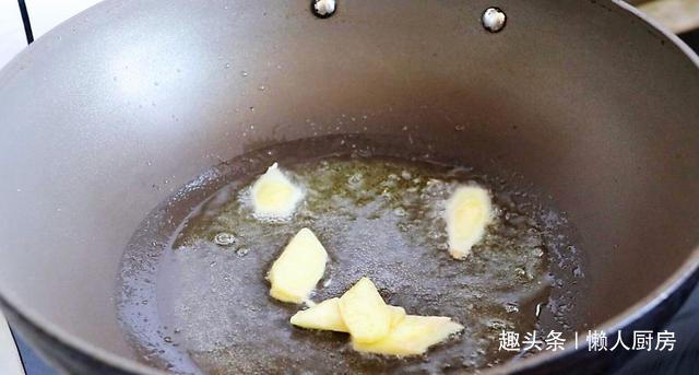 辣酱|想吃肉了,做了一道土豆炖排骨,配上韩式辣酱,太下饭了