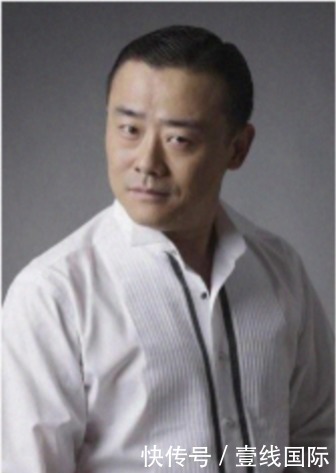 情绪|死亡13万,周立波在美嚎啕大哭,难道情绪崩溃想回国?这次凉透了