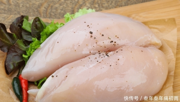 简单|三伏天,学会鸡胸肉此做法,简单一炸,外酥里嫩,一顿一盘不够吃