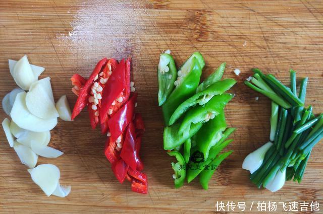 下饭|秋天,遇到此菜别错过,2块钱一斤,营养美味,炒肉吃很下饭