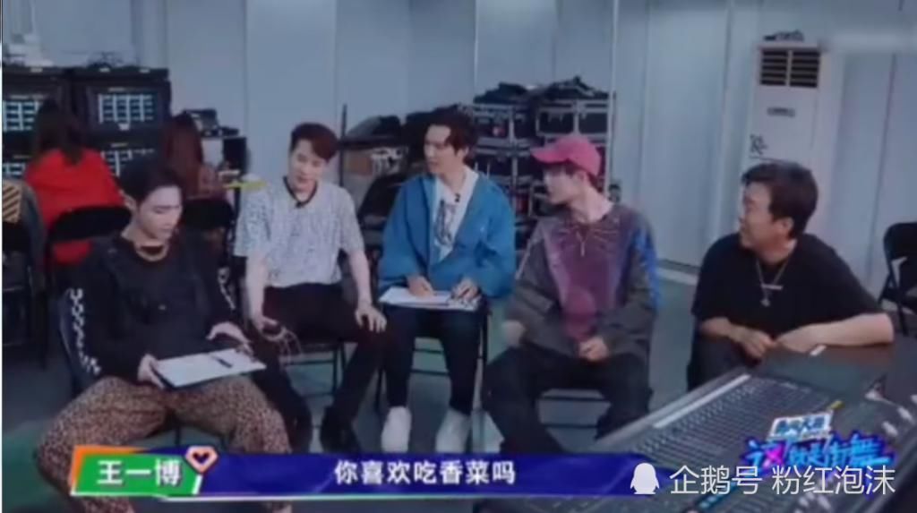  王一博|谁说王一博话少的黄渤是这样评价的，街舞节目组这一小细节好宠一博啊