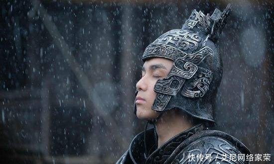 曹操|《三国演义》中五大草包，史上却一个比一个猛，有位连吕布都忌惮