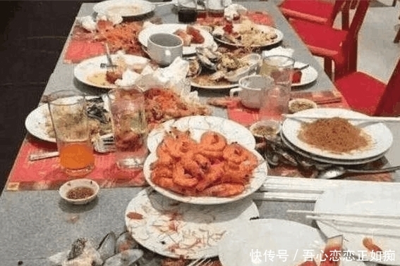 自助餐|女子吃自助餐被罚2300,不吭付款走人,网友:一首凉凉送给你