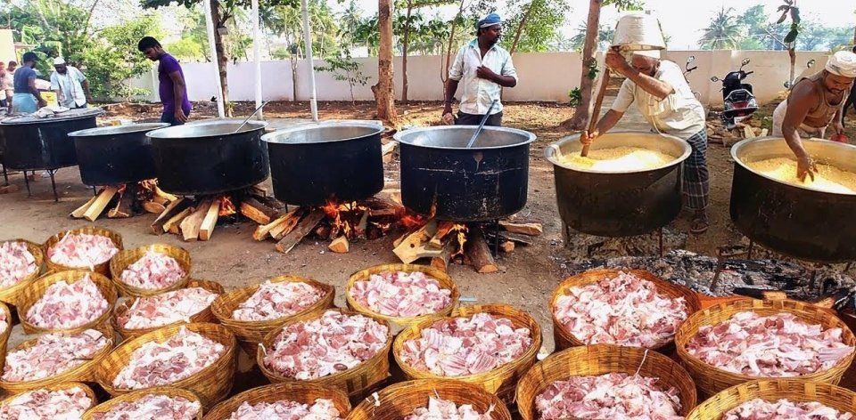 印度|印度婚宴主厨,架子上有10多个大锅,只有一道菜羊肉炖米饭