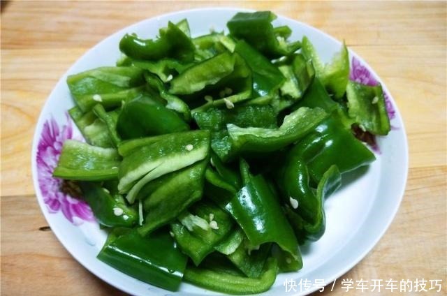 饭店|饭店炒腊肉太贵,不如试着自己在家做着吃,这才是真正的味道!