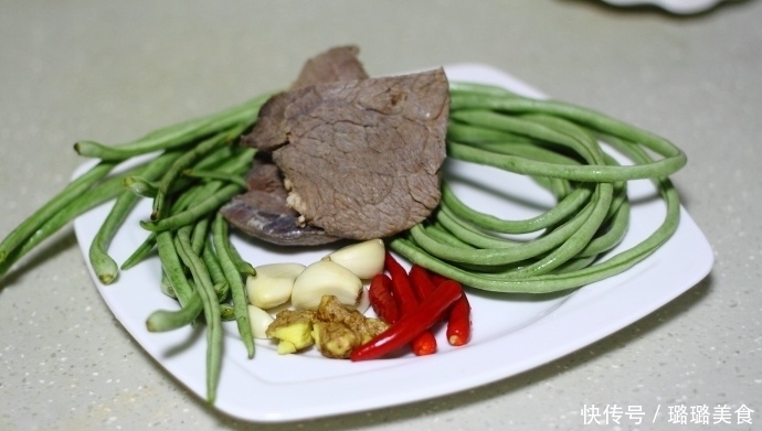  季菜|豇豆这么炒一盘都不够吃，开胃又下饭，应季菜抓住机会要多吃！