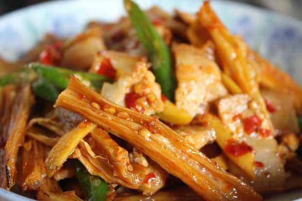 分钟|泡腐竹,别再直接用水泡,学会这一招,3分钟不到就泡发,相当快