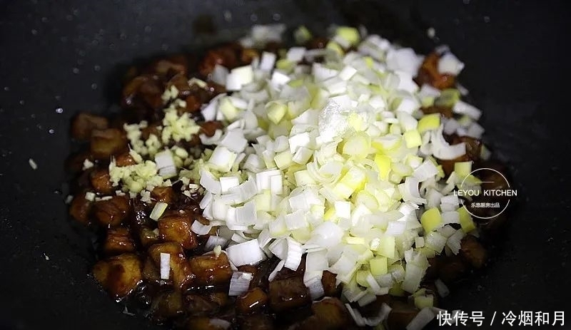 茄子|纯素馅大包子,比肉馅的汤汁丰富,吃着更香