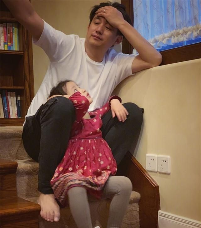 黄磊|妹妹人儿早餐没吃完,黄磊告诉她不要浪费,被女儿反驳了