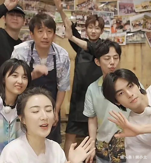  父爱|一边嫌弃，一边护犊子，黄磊对彭昱畅另类的“父爱”