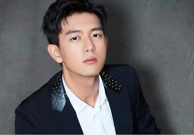  拍摄|《有翡》拍摄完成，赵丽颖王一博罕见剧照爆出，两人互怼被笑翻了