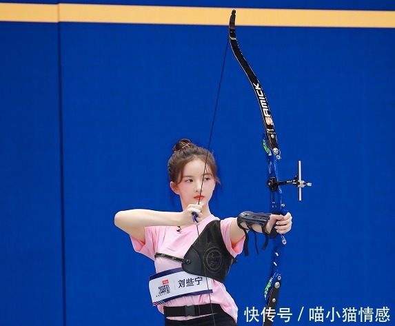  艺术体操|硬糖少女首个综艺资源，2人曾参与录制，张艺凡报艺术体操吗