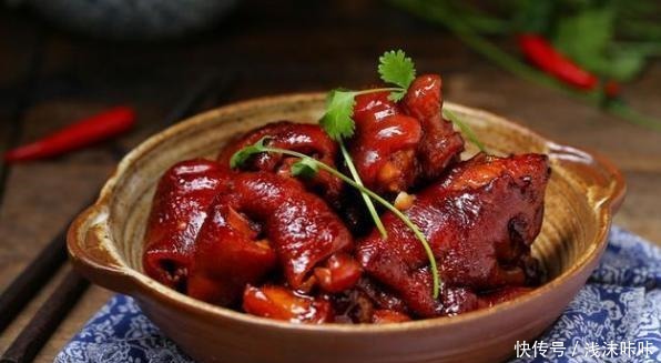 红润|红烧猪蹄,小火慢炖色泽红润又入味,满满胶原蛋白是女生的最爱