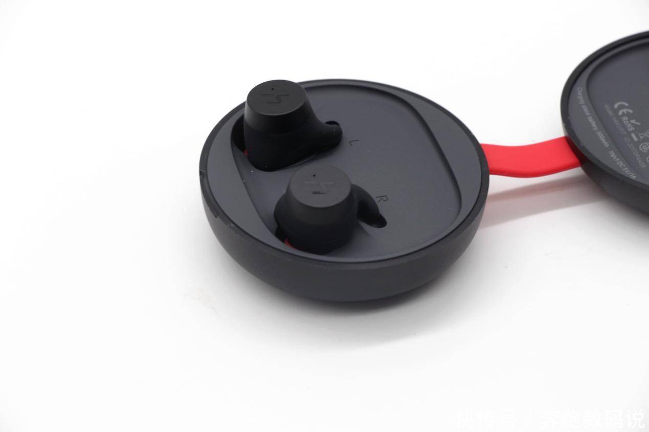充电仓|运动达人必备：多种佩戴方式于一身，HAKII无线蓝牙耳机评测