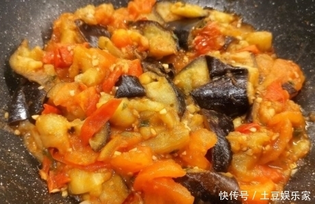  真香|2个茄子加3个西红柿，下锅炒一炒特下饭，我家一周吃5次，真香