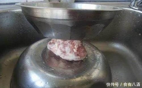 鲜嫩|解冻猪肉不要用水泡,大厨教我小窍门,2分钟解冻,肉还很鲜嫩