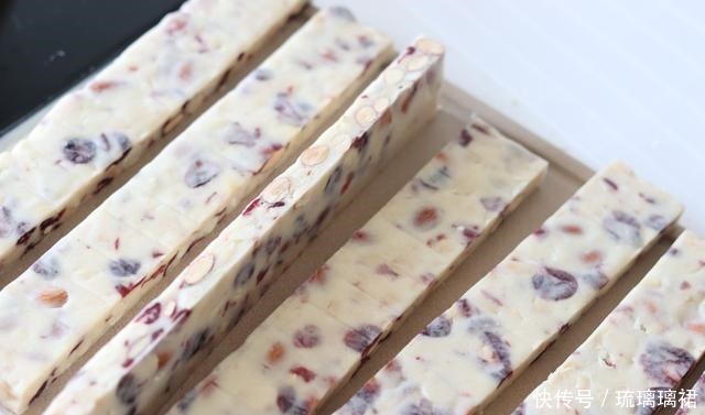 牛轧糖|自制年味糖果,料超足,吃腻了奶香牛轧糖,来试试这个口味吧