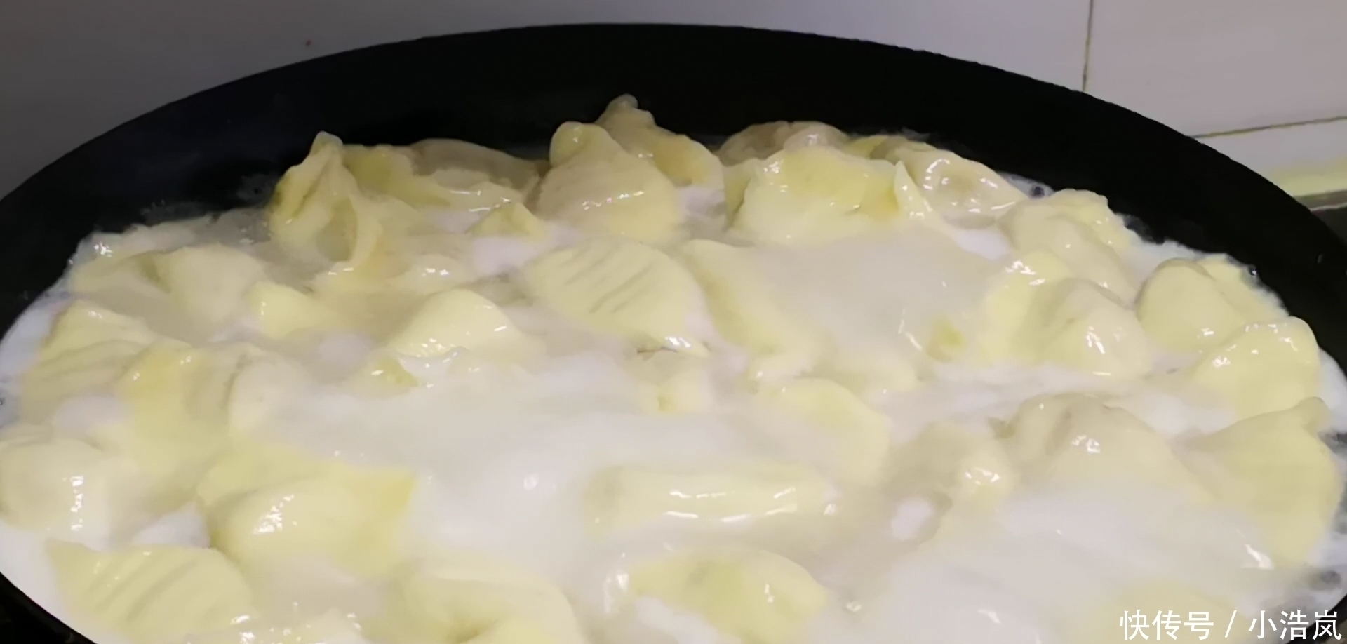 包好|饺子包好后,直接放冰箱就“废了”,教你一招,饺子不粘连不开裂