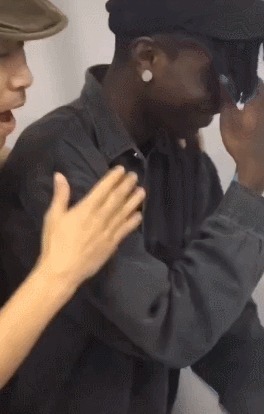  小鸡|街舞王一博队“内讧”，小鸡“绑架”布布逃跑失败，塑装英语太逗