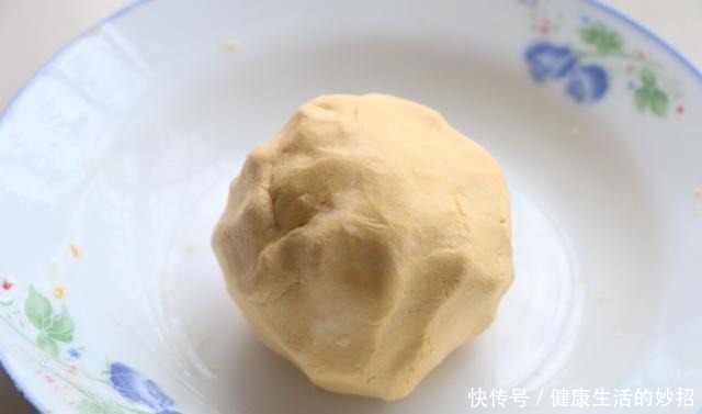 孩子|秋天多吃南瓜,新做法最馋人,孩子吃了一个又一个,根本停不下来