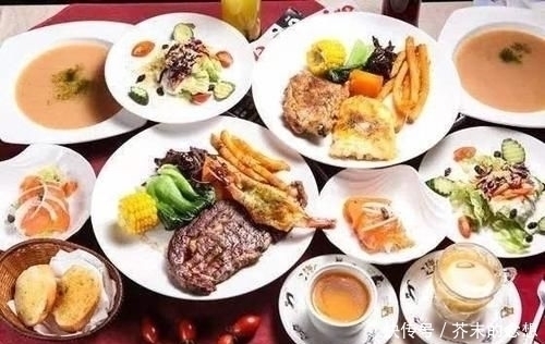 图五|七种造假食物,图五像在吃塑料,网友全部都吃过,我没救了