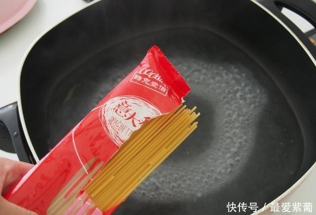 面食|简单快手的彩蔬意大利面,颜色美观有食欲,轻松搞定晚餐