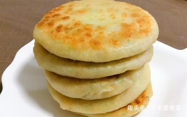 香喷喷|一棵白菜,两碗面,烙出皮薄大馅,香喷喷的白菜饼,真香