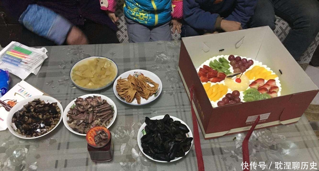 值得|爷爷奶奶还在世，父母就不能过生日？农村这个传统是否值得推崇？