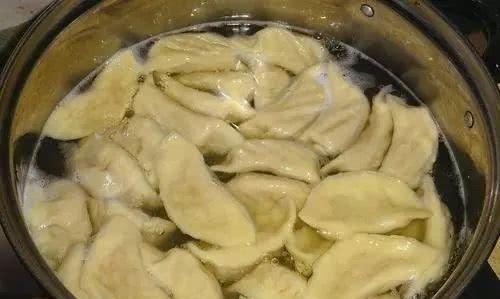 破皮|冻饺子,最忌开水下锅!学会这招,不粘锅不破皮,和鲜饺子一个味