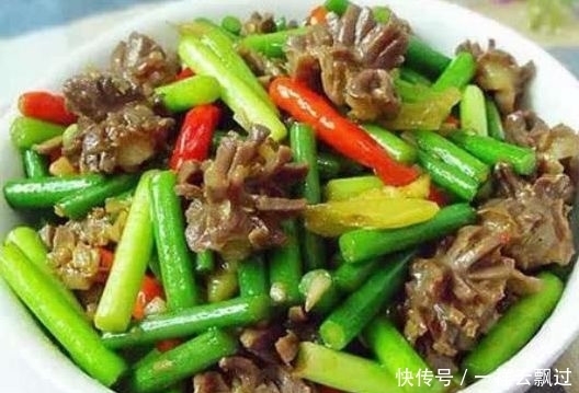 滑蛋|家常菜:简单酸菜鱼、苦瓜虾仁滑蛋、蒜苔炒鸡杂