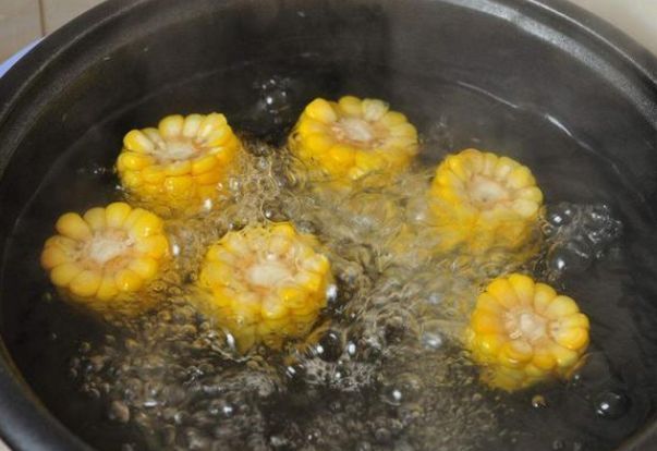 再也|玉米营养又美味,煮玉米的水更有4个妙用,以后再也不倒掉了!