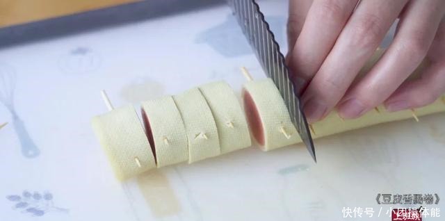 豆皮香肠|香肠又有新吃法,秒杀烧烤路边摊,5元搞定