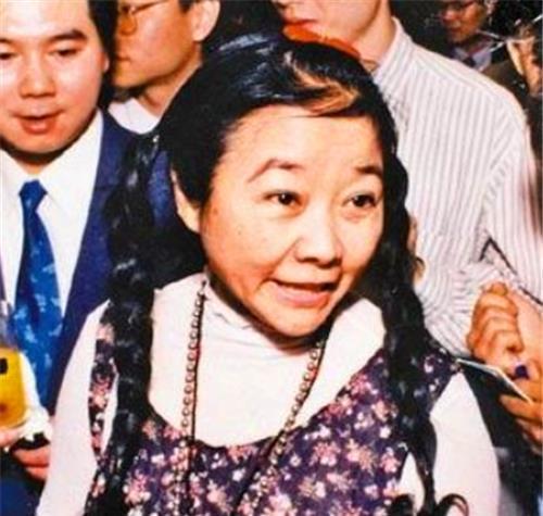  失踪|中国第一女富豪，丈夫被绑后神秘失踪30年，她将830亿家产全捐了