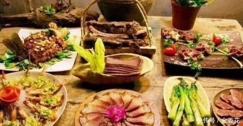 看了以后|李子柒在家吃烧烤,看到准备的食材后,网友不淡定:多少钱一位?