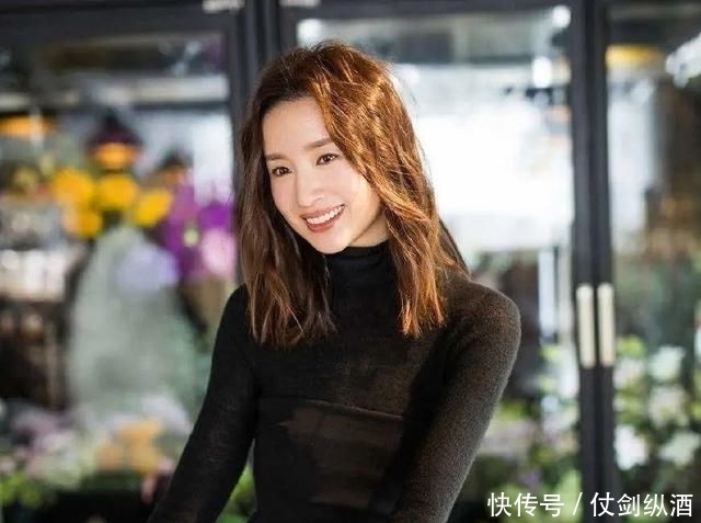 造型|被董洁美到了,中国风造型如画中人,大长腿让人羡慕