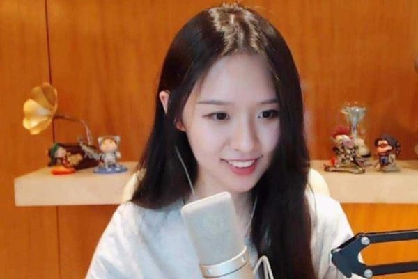  短期培训|花几千元参与短期培训，才拿到上岗证，当主播不是闹着玩的