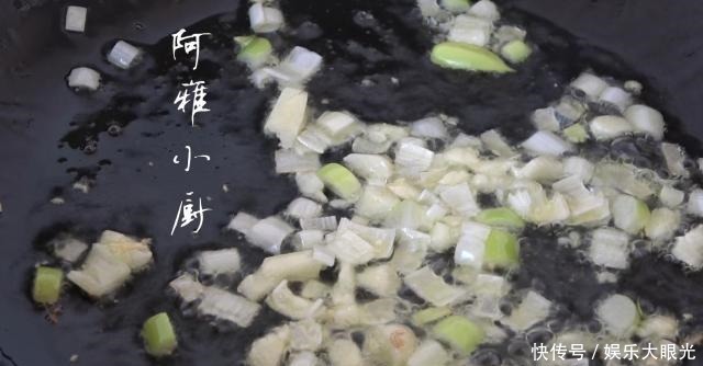 比肉|秋天少吃肉,这道家常豆腐做法简单味道十足,不放肉比肉都香!