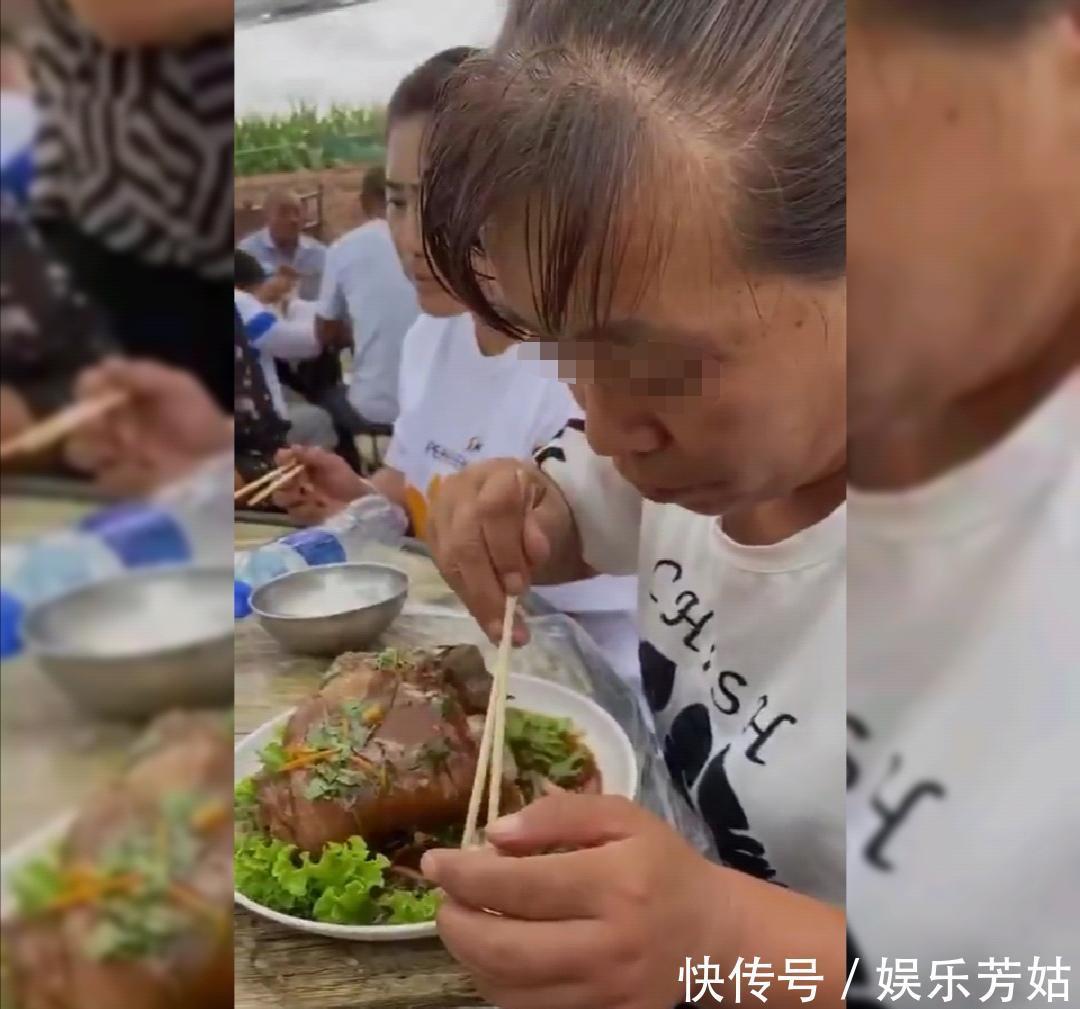 肘子|东北大妈吃酒席独占刚上桌大肘子，怒怼同桌：我花钱了，100块钱呢