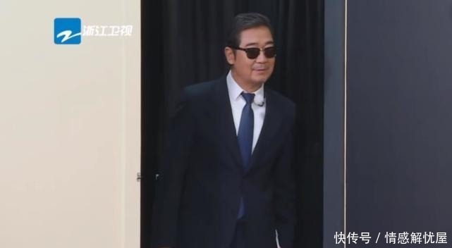  成员|跑男迎来最重磅嘉宾，成员们集体起立欢迎，郑恺还大喊他爸爸！