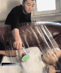 妹子|“妹子,你腰上的纹身真有个性,看得我脸红了”好一个出入平安啊哈哈哈