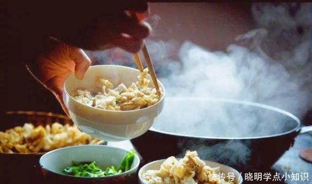 曝光|一个韩国男精英的独居生活曝光做一份蛋炒饭,6500万人围观