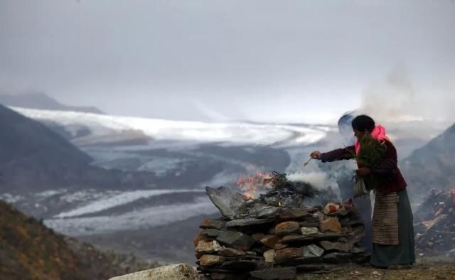  雪山|凝聚冰川、古道、湖泊、雪山、草原和古文明的康巴腹地