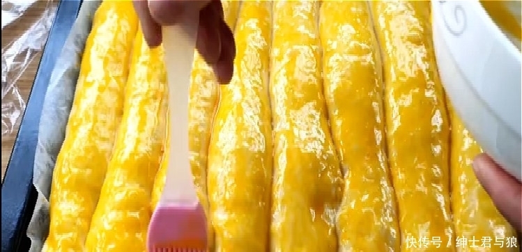拉丝|教你真正懒人面包做法，不用揉面，不用黄油，出炉拉丝又柔软