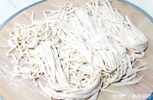 爽滑|煮面条，开水下锅就错了！牢记这4点，爽滑劲道，比面馆的还好吃