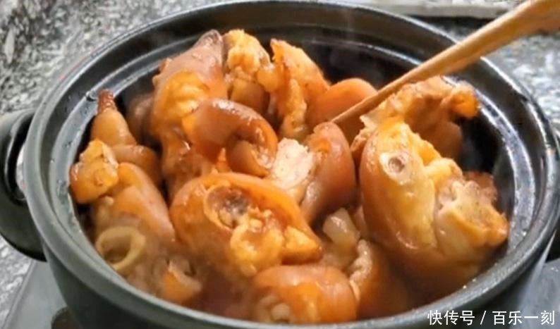 厨师|炖猪蹄时,是先焯水,还是直接炖全错了,厨师教你正确方法