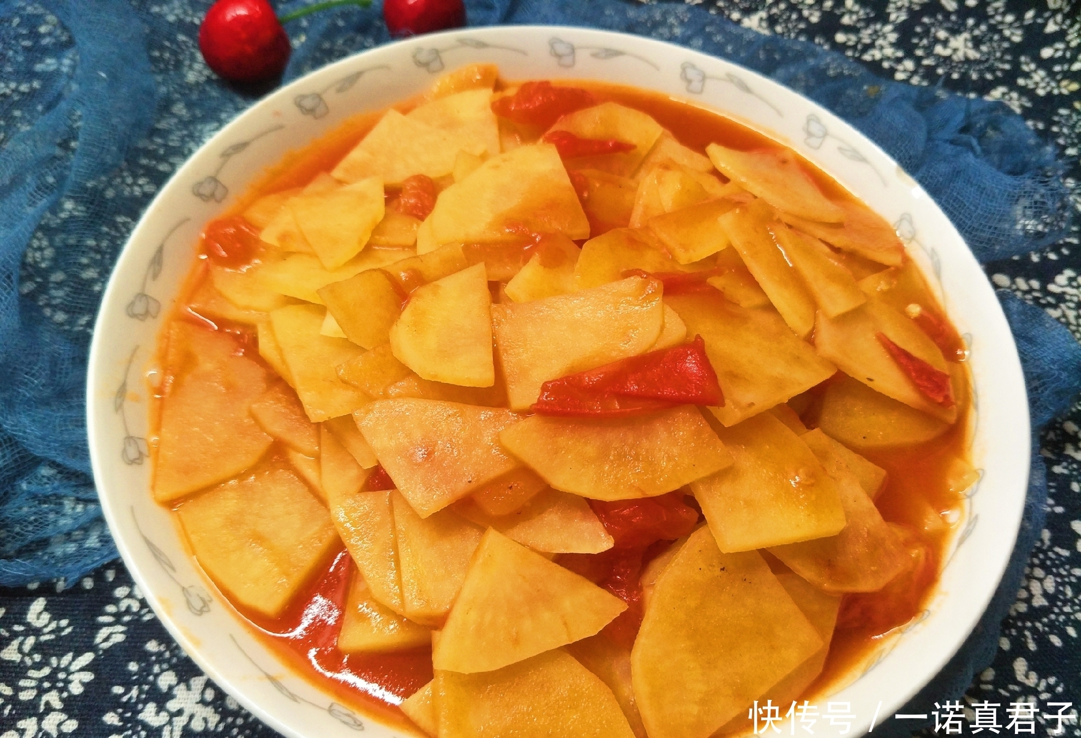 中秋|中秋家宴,时令蔬菜要多吃,教你土豆炖西红柿,汤香味美